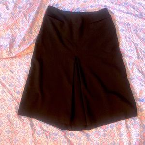 Brown skirt with pockets! Fantastic for fall or winter with some boots!